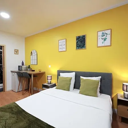 Modern, Bright And Fully Renovated
