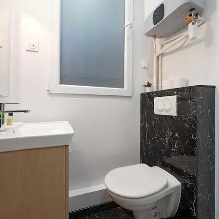 Modern, Bright And Fully Renovated Lejlighed Paris